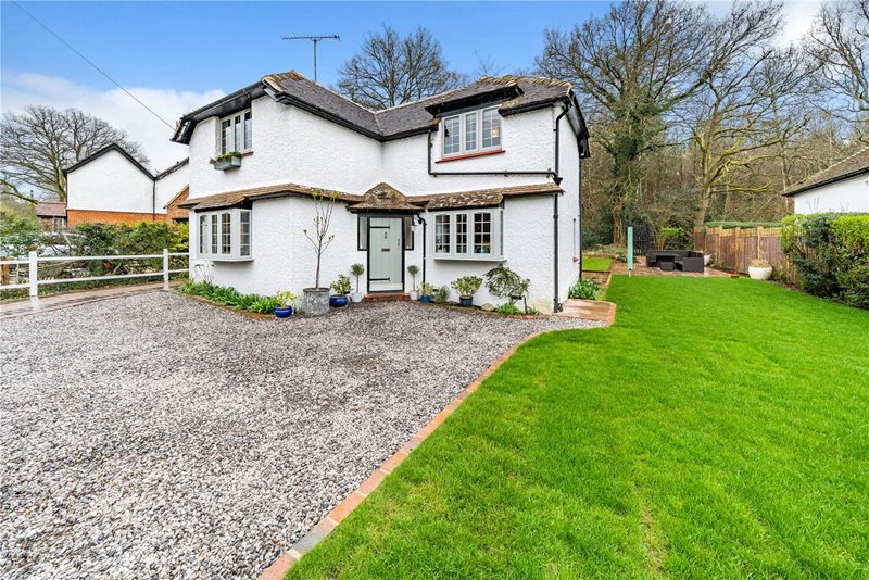 Fullers Road, Rowledge, Farnham, Hampshire, GU10