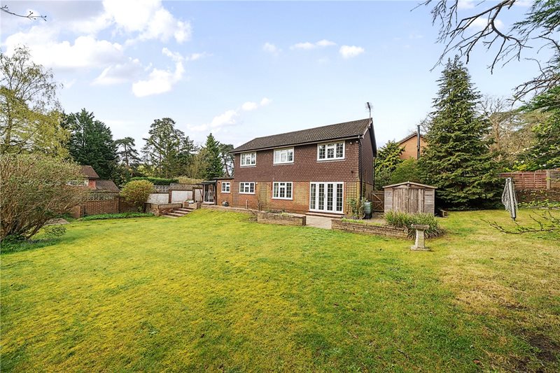 Eldon Drive, Lower Bourne, Farnham, Surrey, GU10