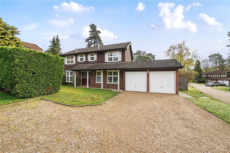 Eldon Drive, Lower Bourne, Farnham, Surrey, GU10