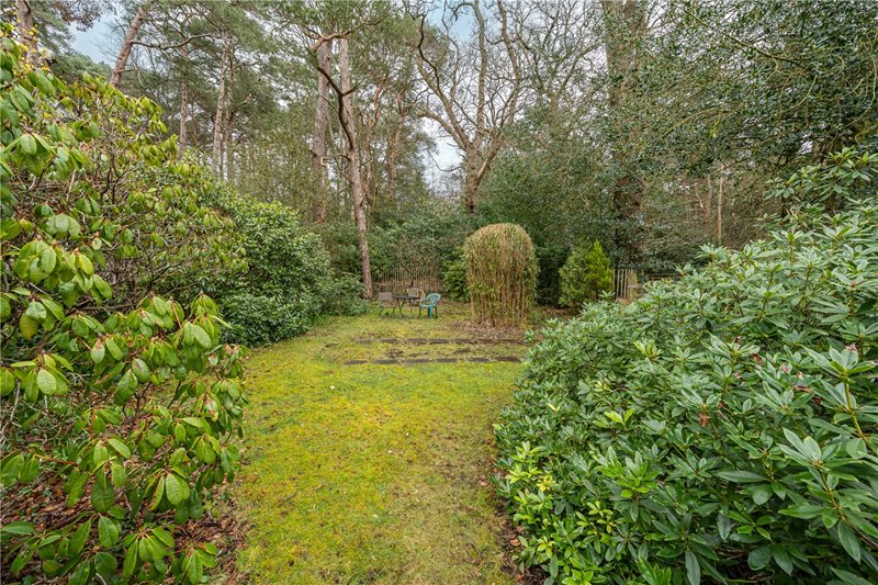 Frensham Road, Frensham, Surrey, GU10