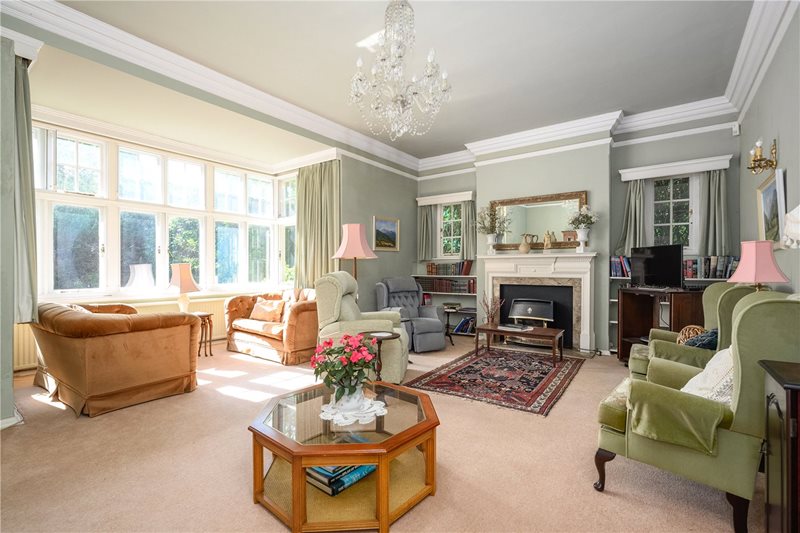 Oatlands Chase, Weybridge, Surrey, KT13