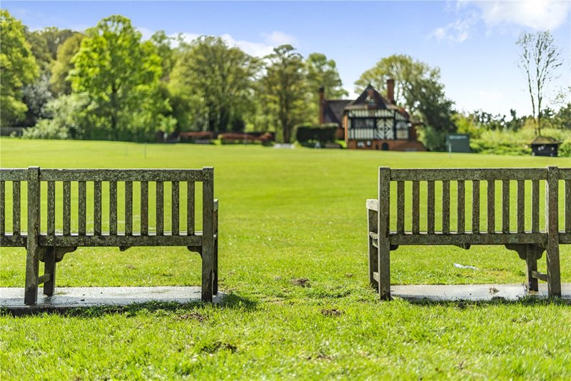 East Bridge Close, Tilford, Farnham, Surrey, GU10