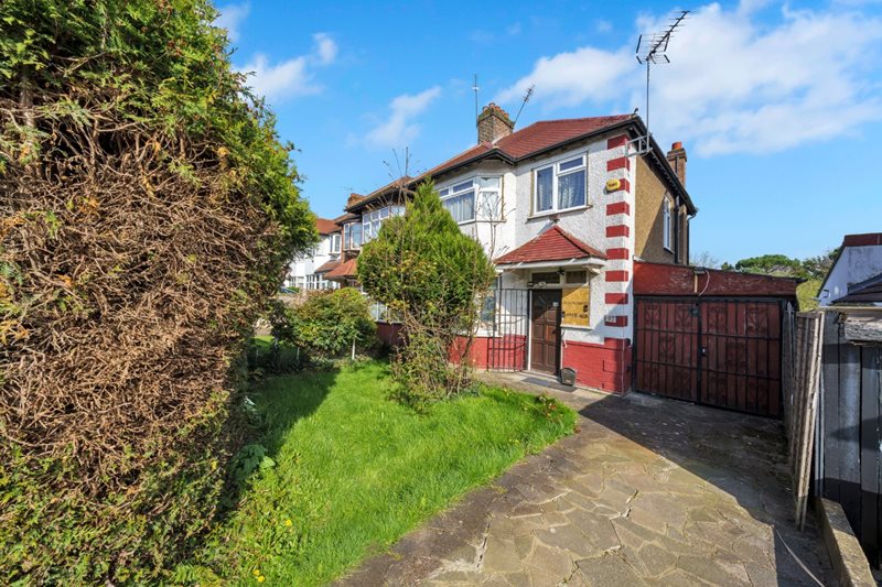 Meadow Drive, Hendon, London, NW4