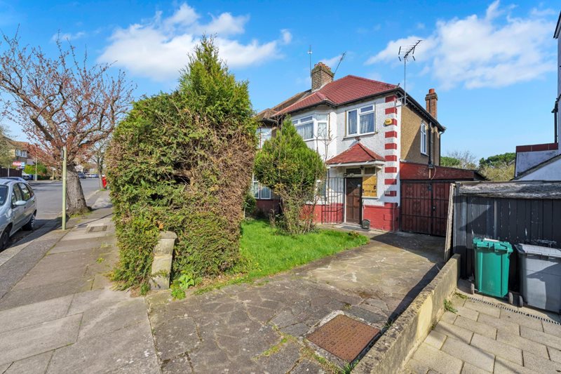 Meadow Drive, Hendon, London, NW4