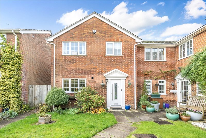 Heather Close, Farnham, Surrey, GU9