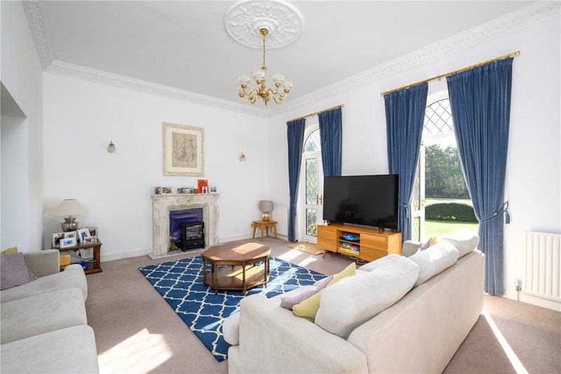 Byfleet Road, Cobham, Surrey, KT11