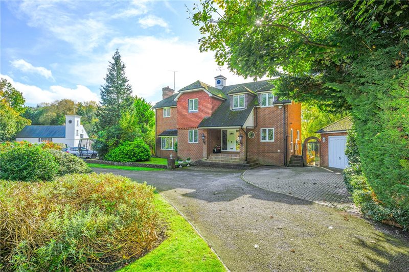 Byfleet Road, Cobham, Surrey, KT11