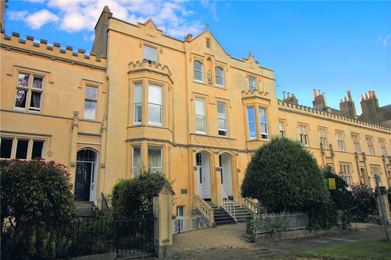 Wellington Square, Cheltenham, GL50