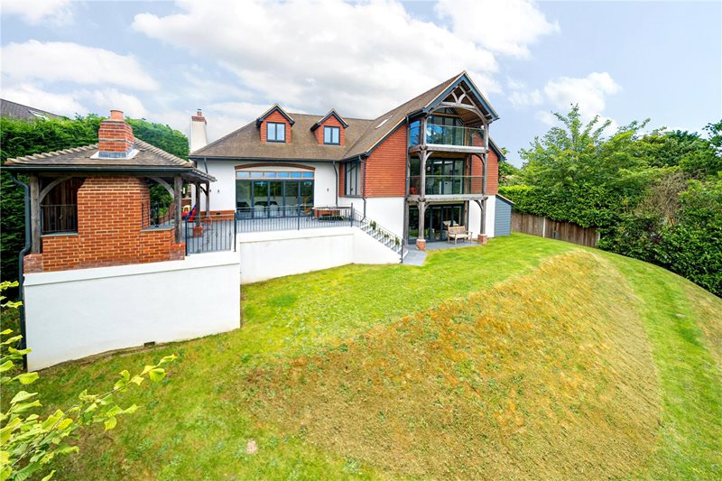 Broomleaf Road, Farnham, Surrey, GU9