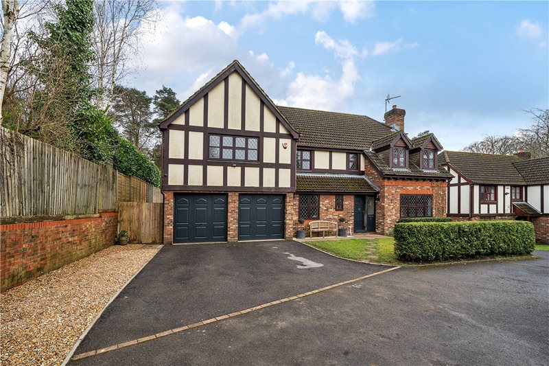 Caerleon Close, Hindhead, Surrey, GU26