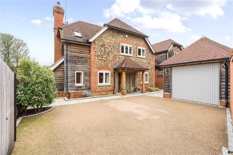 East Bridge Close, Tilford, Surrey, GU10