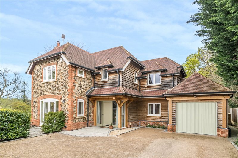 East Bridge Close, Tilford, Farnham, Surrey, GU10