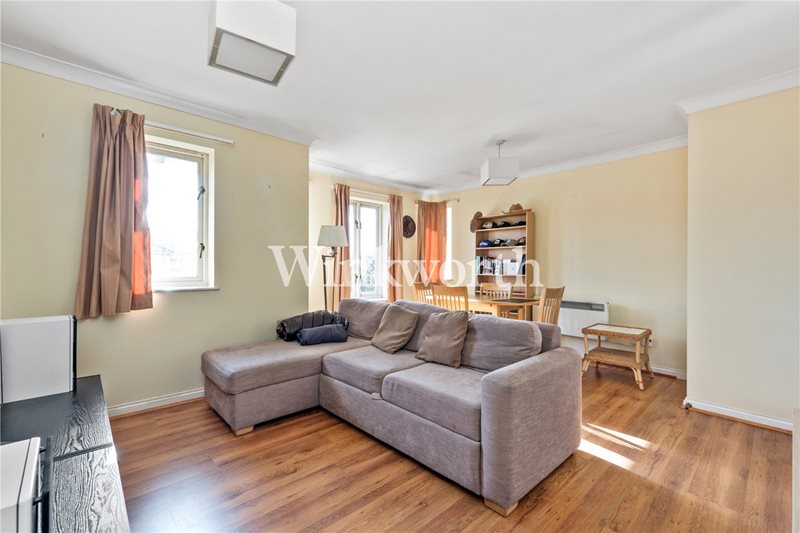 Myddleton Avenue, Top Floor Flat, London, N4