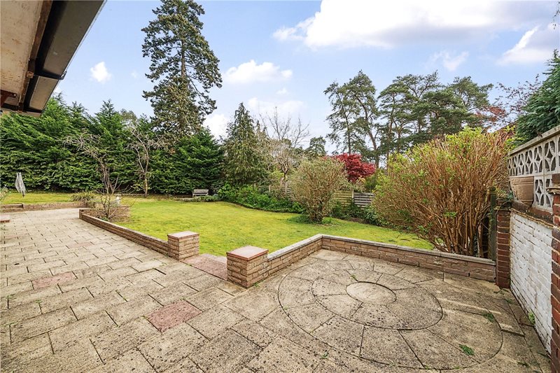 Eldon Drive, Lower Bourne, Farnham, Surrey, GU10