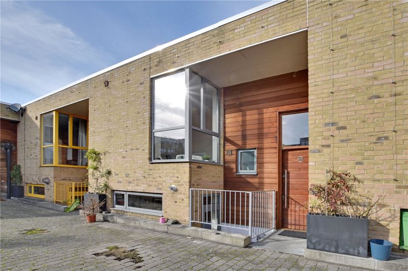 Hedgley Mews, Lee, London, SE12