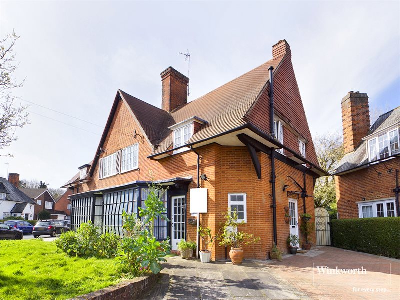 Goldsmith Lane, Roe Green Village, Kingsbury, London, NW9