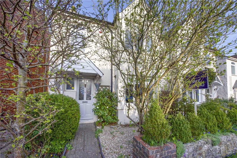 Edward Road, Farnham, Surrey, GU9