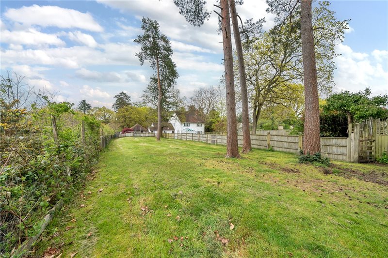 Tilford Road, Lower Bourne, Farnham, Surrey, GU10