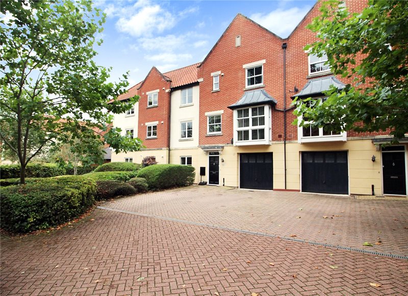 Neptune Court, Trafalger Square, Poringland, Norwich, NR14