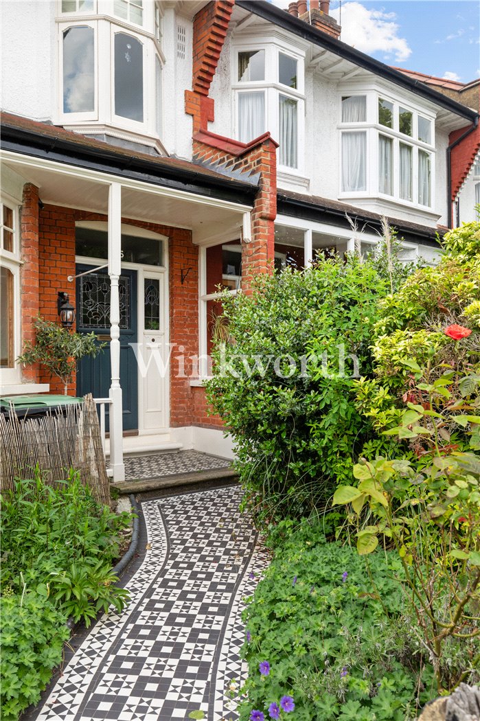 Caversham Avenue, London, N13