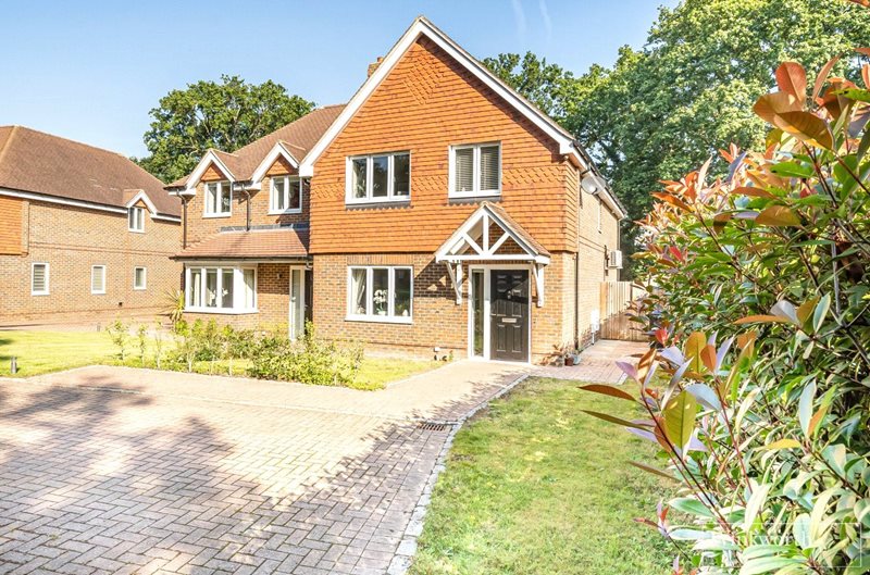 Guildford Road, Bagshot, Surrey, GU19