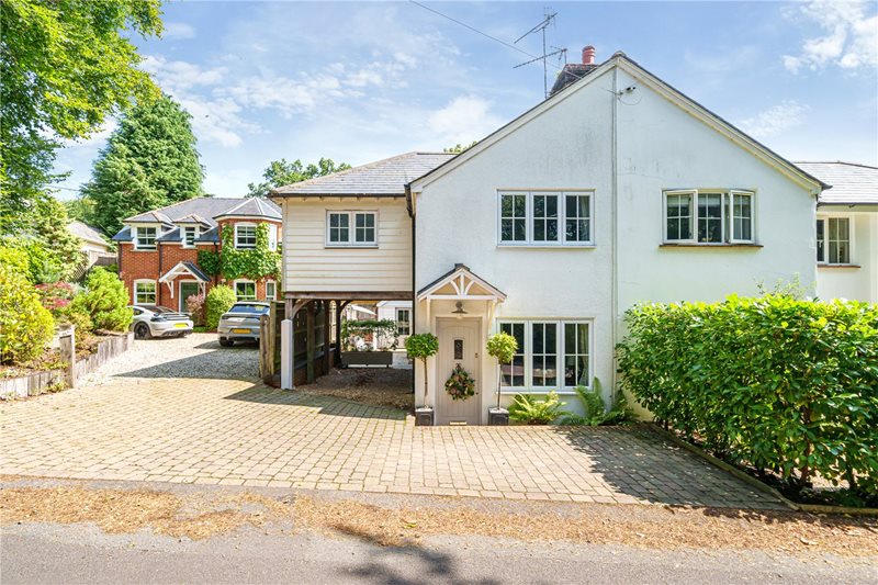 Aveley Lane, Farnham, Surrey, GU9