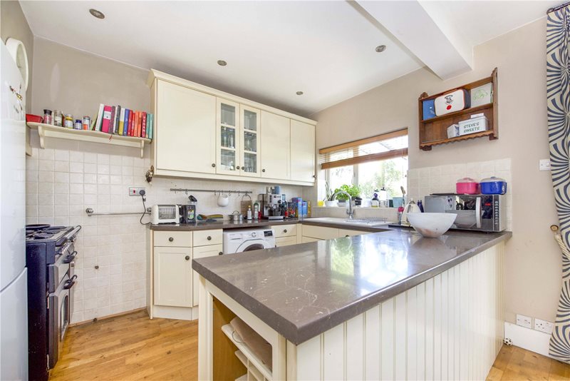 Edward Road, Farnham, Surrey, GU9