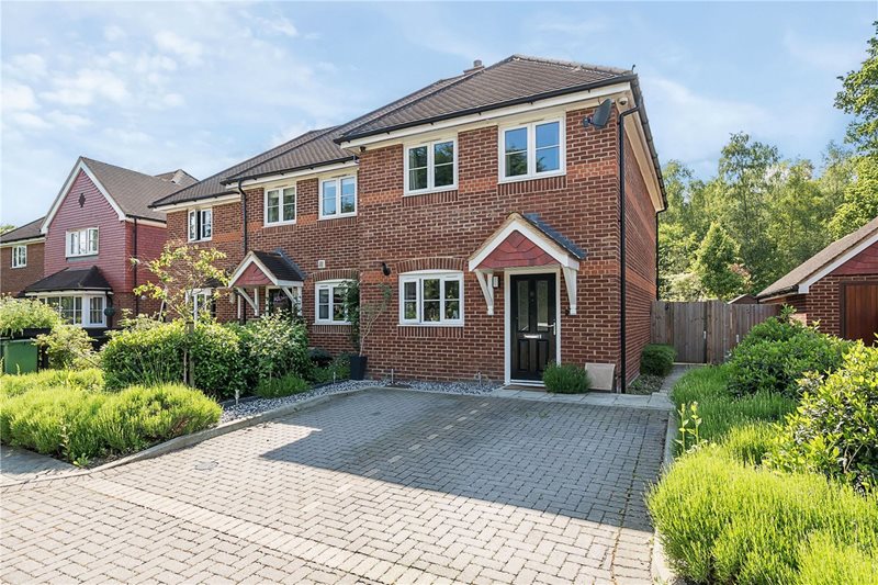 Oakleigh Close, Bucks Horn Oak, Farnham, Hampshire, GU10