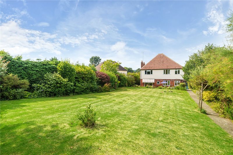 Broomleaf Road, Farnham, Surrey, GU9