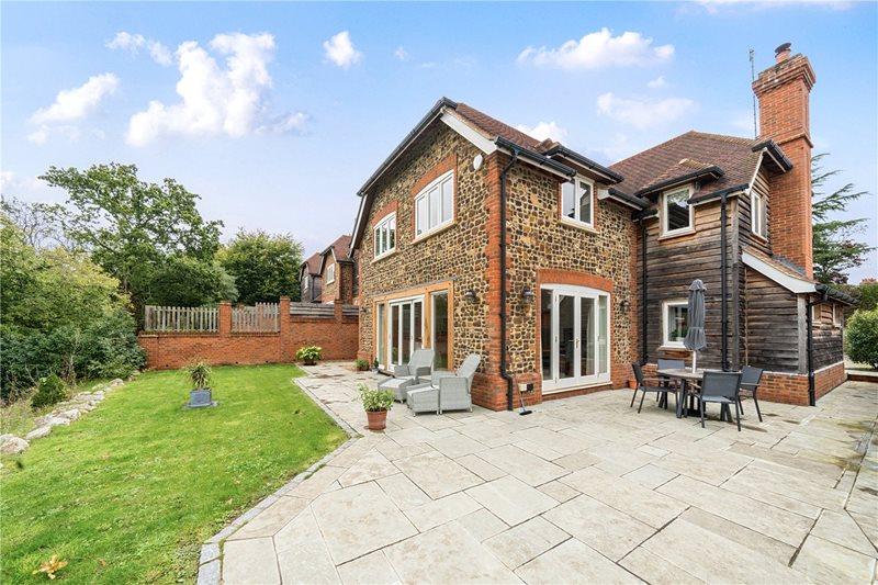 East Bridge Close, Tilford, Farnham, Surrey, GU10