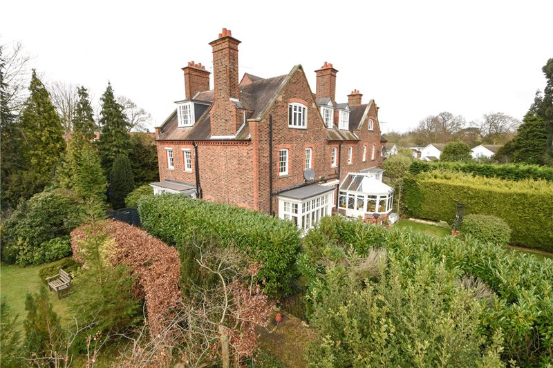 Oatlands Chase, Weybridge, Surrey, KT13