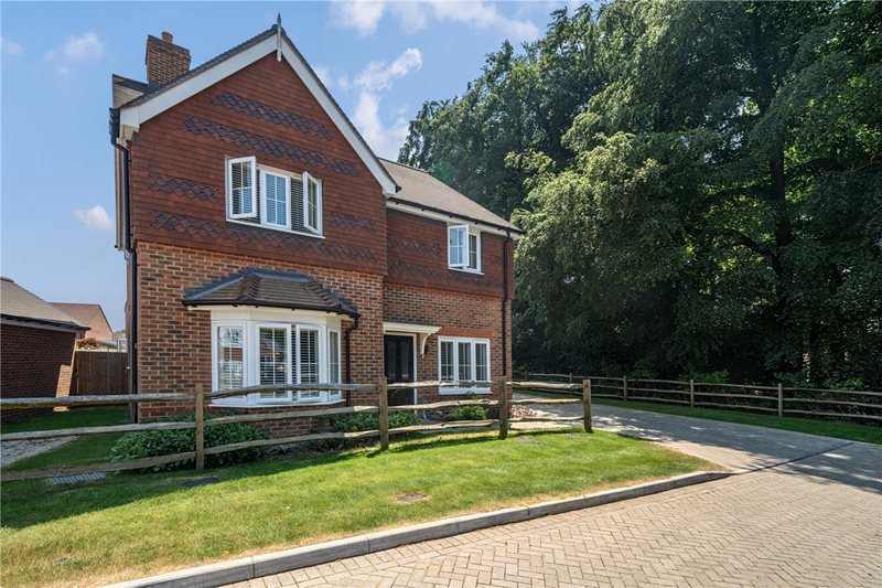 Tennyson Way, Grayshott, Hindhead, Hampshire, GU26