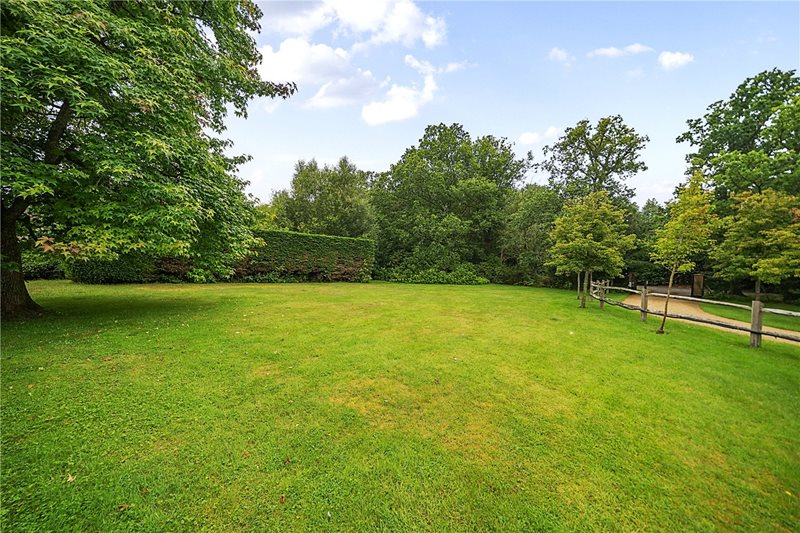 Hale House Lane, Churt, Farnham, Surrey, GU10