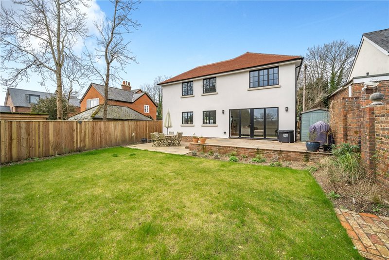 Shortheath Road, Farnham, Surrey, GU9